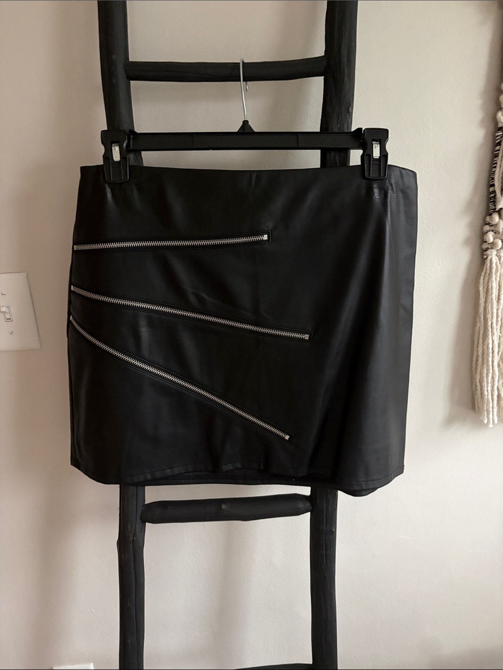 Bar III Black Faux Leather Mini Skirt with Zipper Detail. Sz L